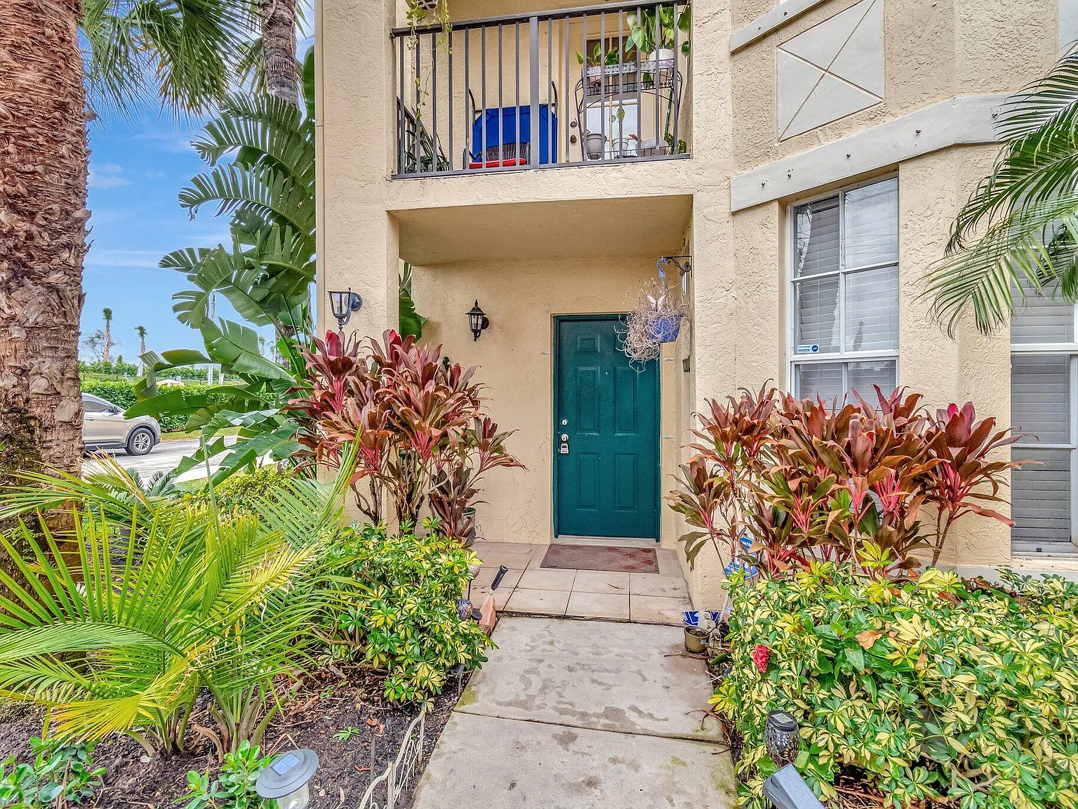 2 bed, 2.0 bath, 1304 sqft, $3,600 — Photo 4