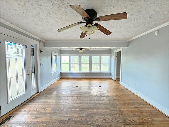 4th image of 1902 Amberhill Dr
