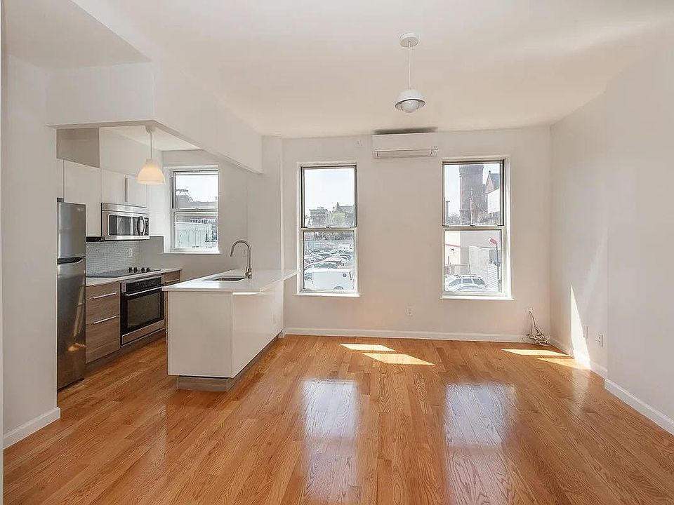 1st image of 24 Herkimer St APT 3