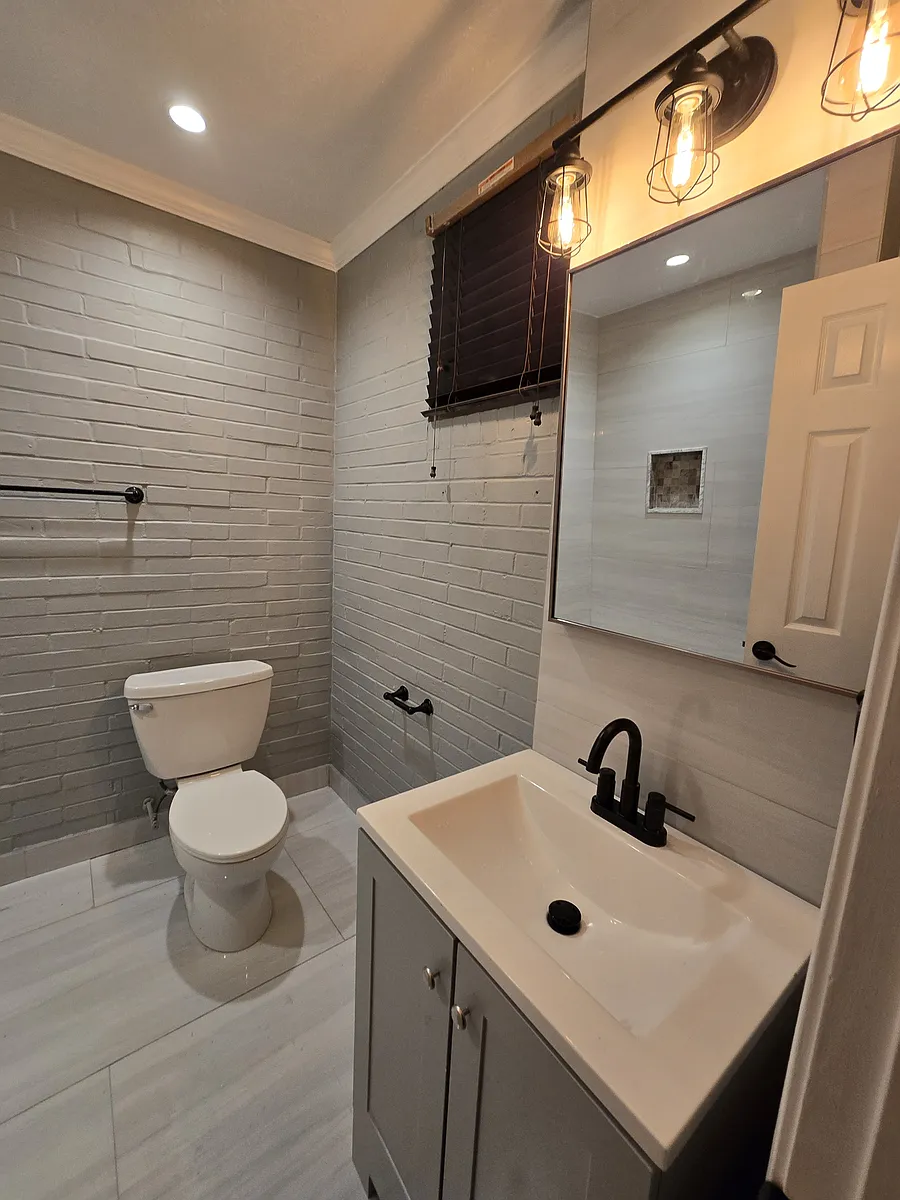 Unit E bathroom - Magnolia Place - E