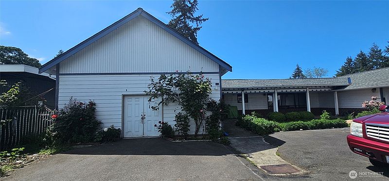 4th image of 9722 South Tacoma Way