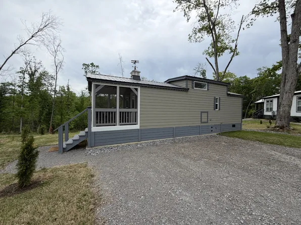 112 Pine Grove Ln, Dover, TN 37058