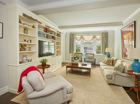 424 East 52nd Street image 1 of 9