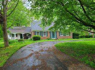 N80W15749 Rainbow Dr, Menomonee Falls, WI 53051