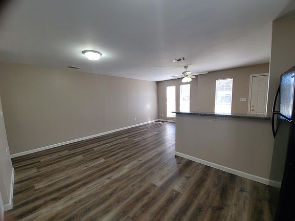 5th image of 115 W Wilson Ave