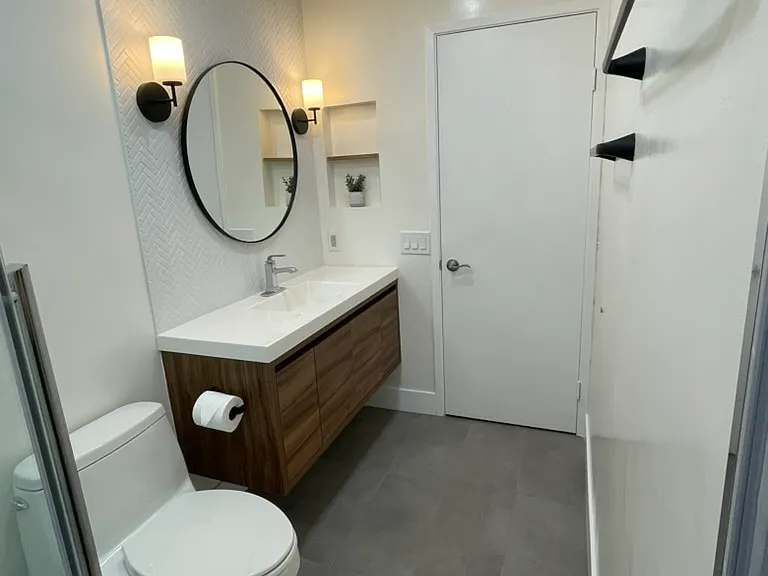 2nd Bath upstairs