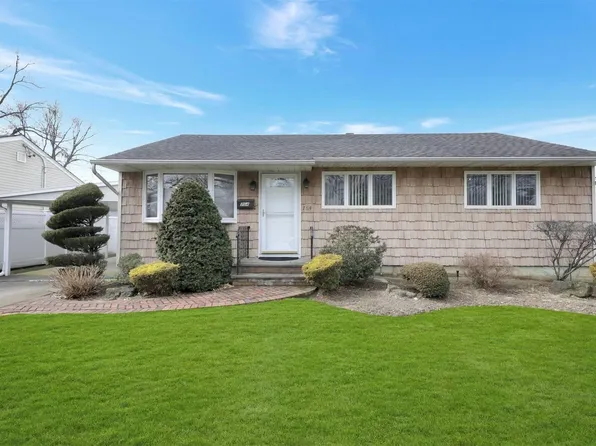 764 Dogwood Avenue, Franklin Square, NY 11010