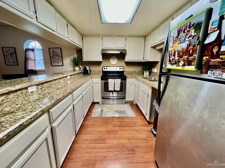 2700 Parker Ln — Photo 4