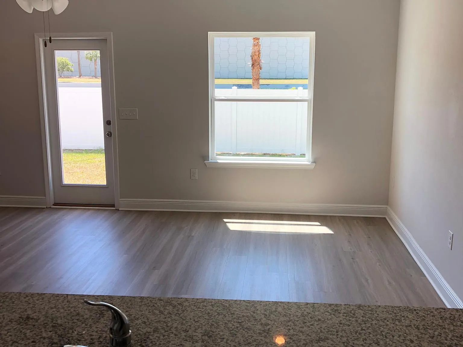 7466 Shadow Lake Dr — Photo 4