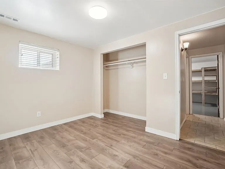 240 W 220th St S — Photo 34