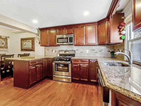 3rd image of 18 Minerva Ln