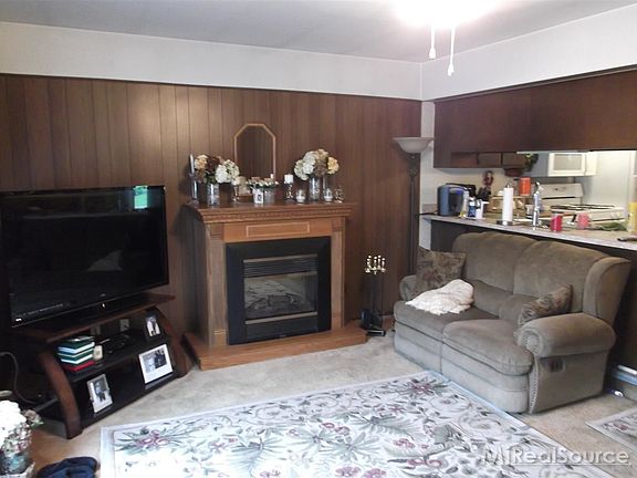 5th image of 22439 Fresard St