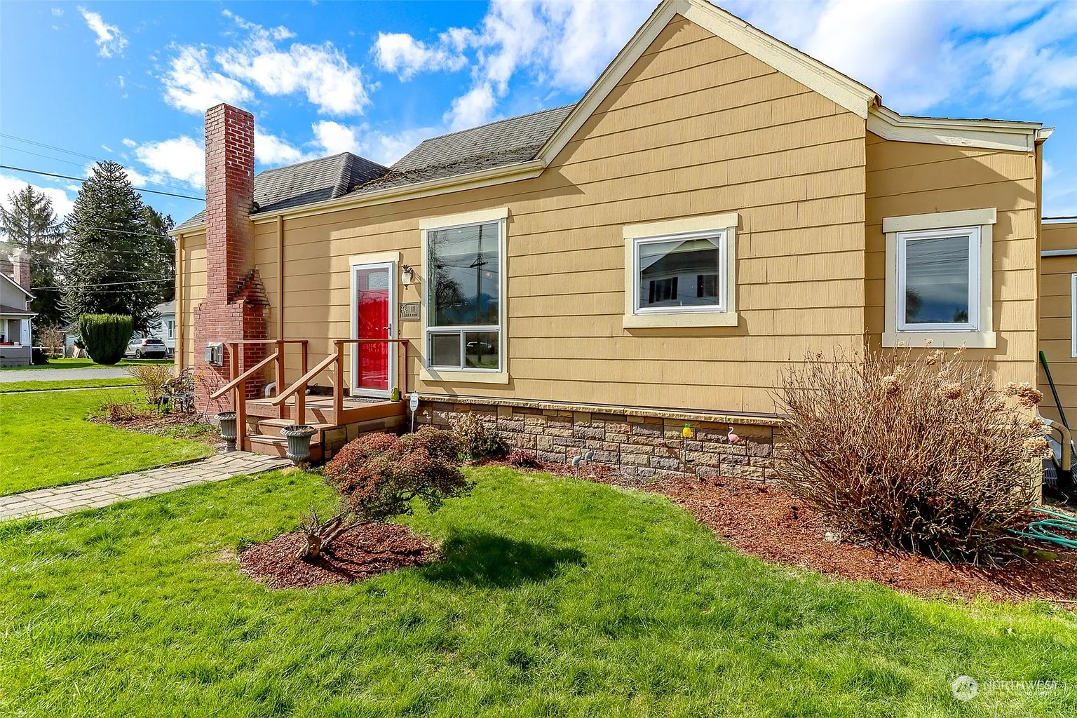 111 N D Street photo 1