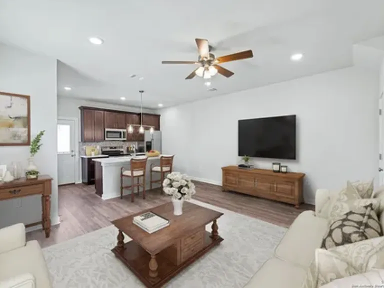 810 S Walters St #102 — Photo 4
