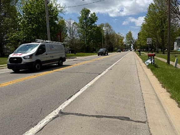 5th image of 222 E Chicago Rd