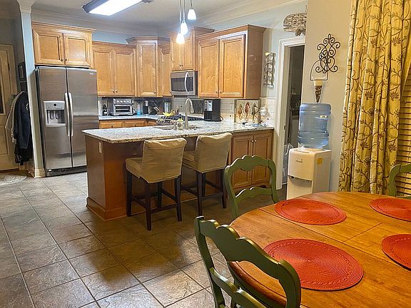 5th image of 206 Cornish Pl