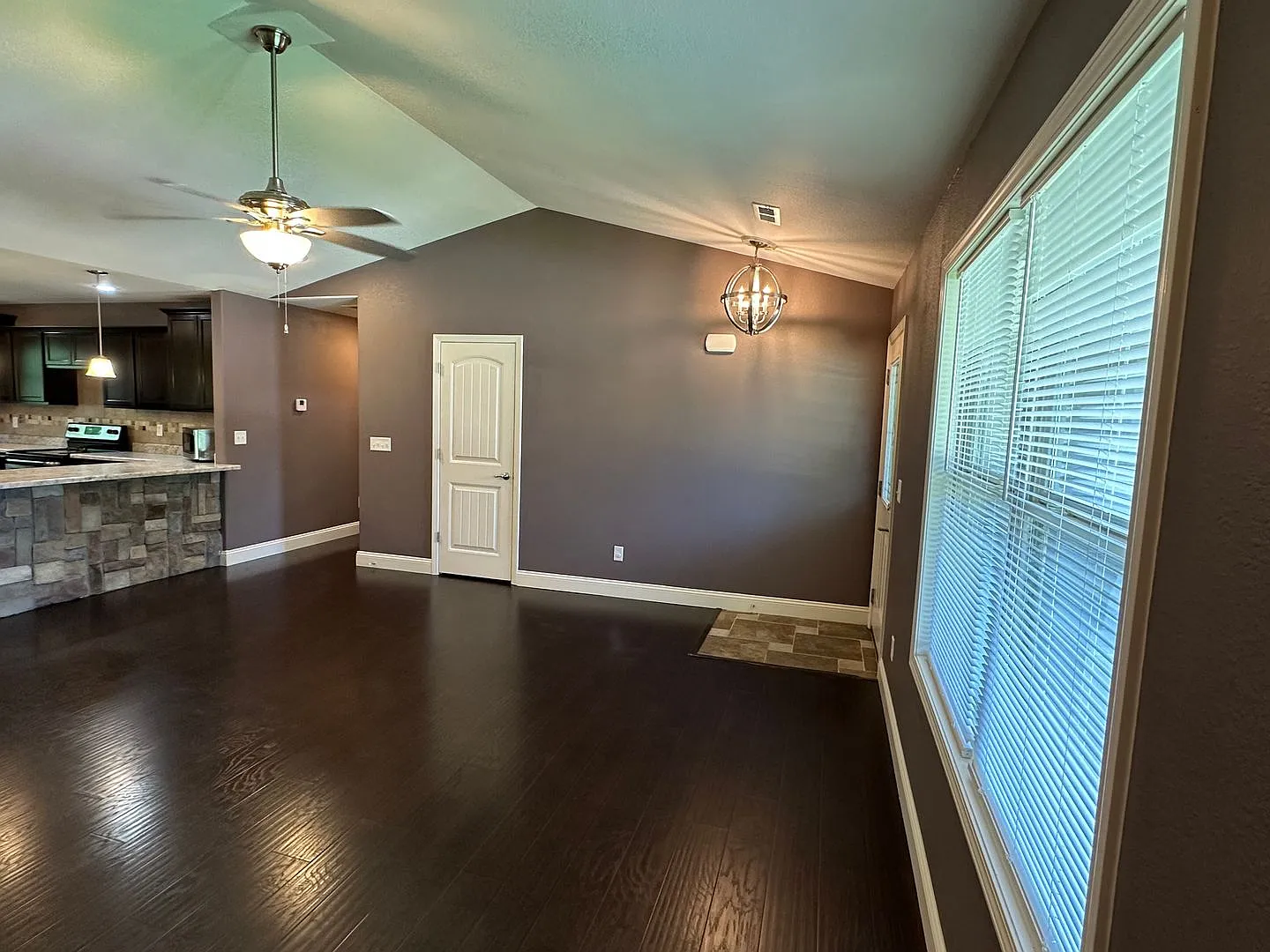 Well Maintained 3 Bed 2 Bath w/ Fence in Waynesville — Photo 4