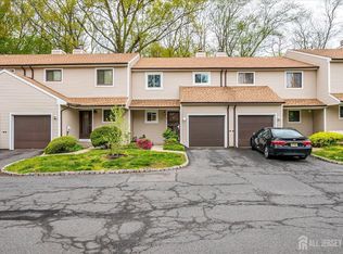 12 Tulip Ct, Edison, NJ 08820