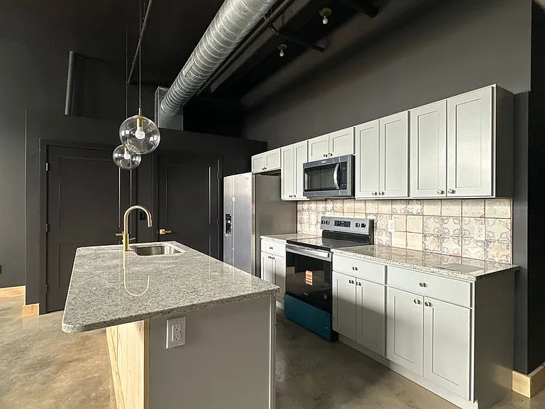 21 W Broadway #206 — Photo 1