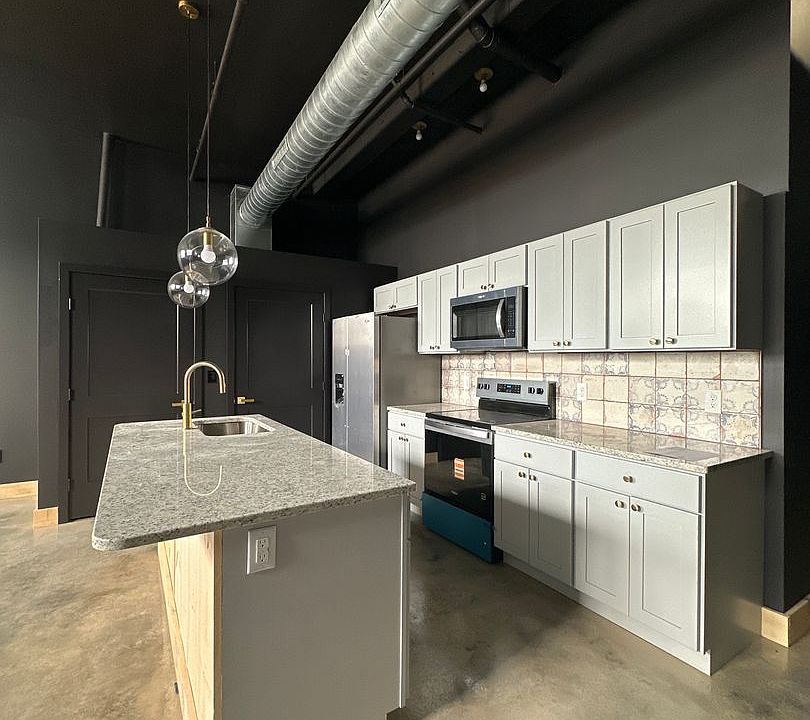 1st image of 21 W Broadway APT 206