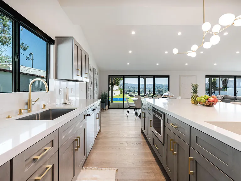 5718 Wallis Ln — Photo 10