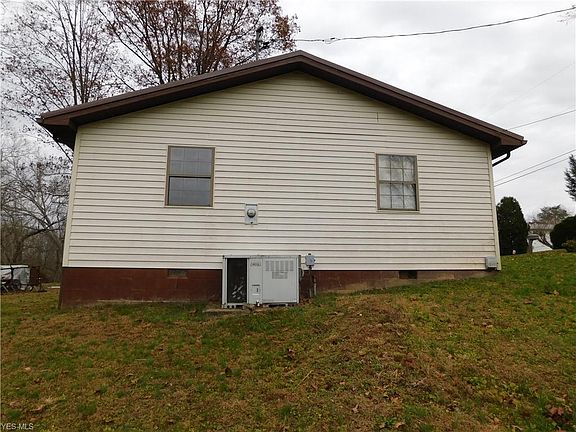 4th image of 131 Holly Dr
