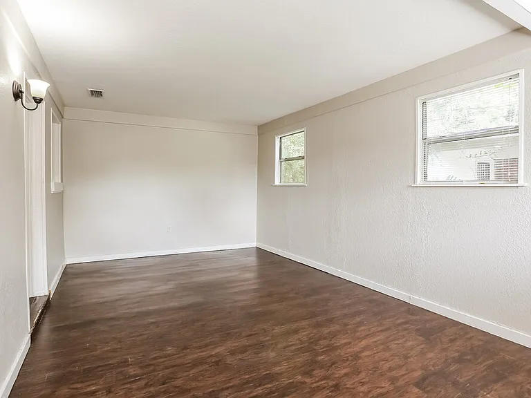6812 Hawkins Ct — Photo 5