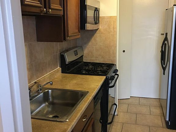 Gas stove spacious kitchen