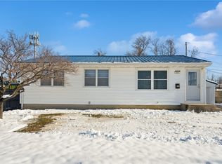 211 Edgewood Rd NW, Cedar Rapids, IA 52405