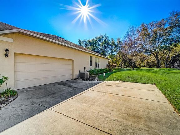 3rd image of 408 Macchi Ave