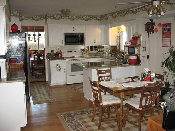 Kitchen and Breakfast