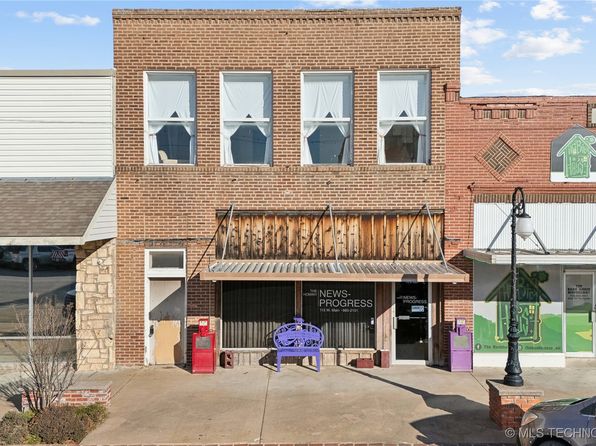 115 W Main St