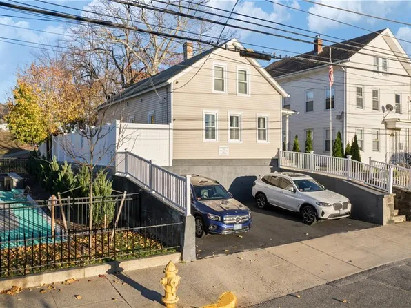 39 Washington St, Central Falls, RI 02863