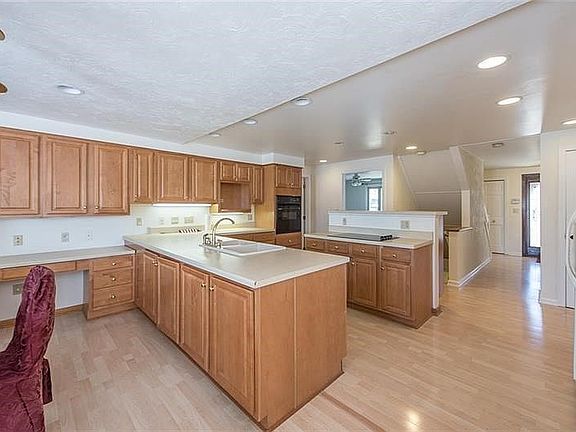 5th image of 136 Monticello Dr