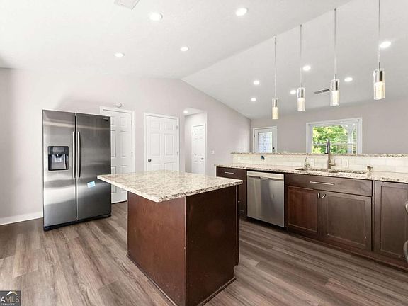 4th image of 2050 Shaffer Rd