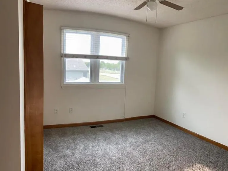 302 Eisenhower St — Photo 9