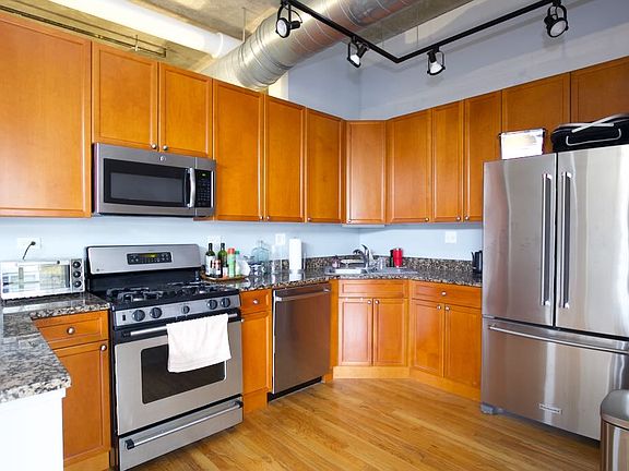 2nd image of 900 N Kingsbury St #3211