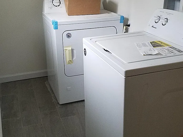 5557 Walton Ave — Photo 8