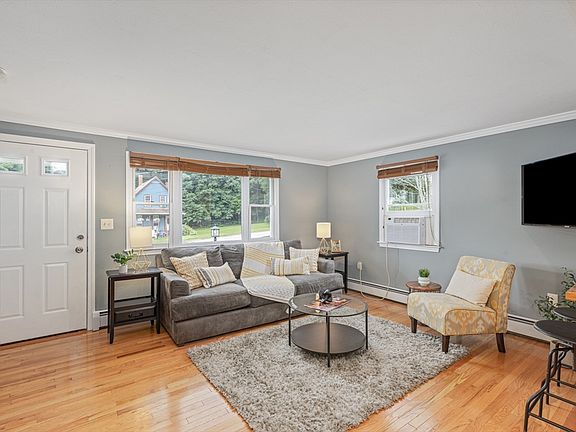 3rd image of 15 Amesbury St