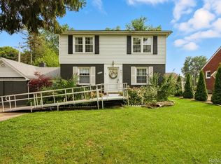 30275 Seven Mile Rd, Livonia, MI 48152