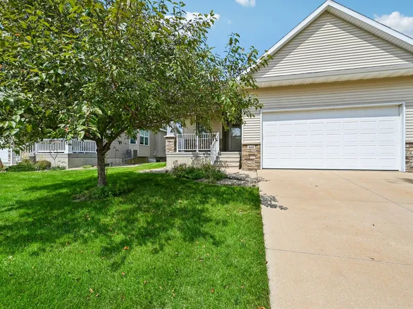 460 2nd St, Fairfax, IA 52228