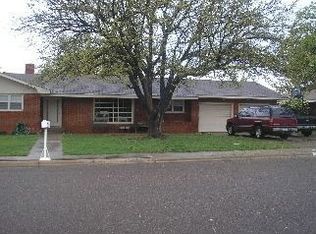 220 Tanglewood Ln, Levelland, TX 79336