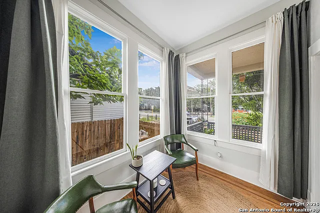 509 W Mistletoe Ave — Photo 18