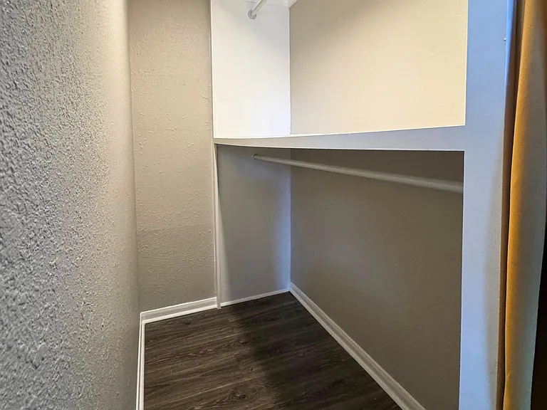 Oak Leaf Ln — Photo 2