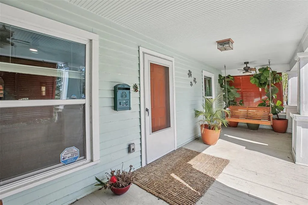 2 bed, 1.0 bath, 1197 sqft, $2,650 — Photo 2