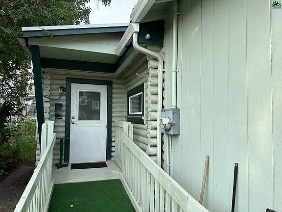 2nd image of 919 6th Ave