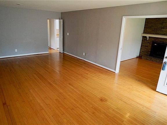 3rd image of 1323 Sussex Pl
