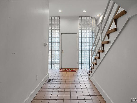 4th image of 5015 Lindell Blvd