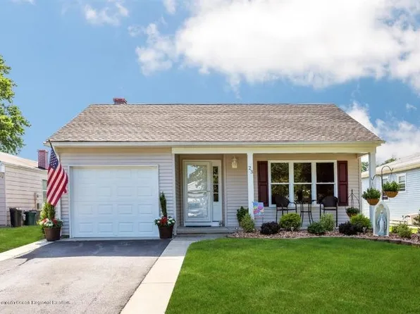 23 Santo Domingo Dr, Toms River, NJ 08757