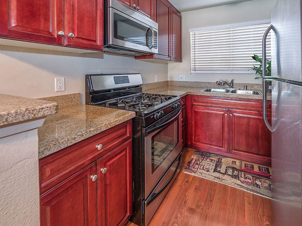 1st image of 5520 Owensmouth Ave APT 219